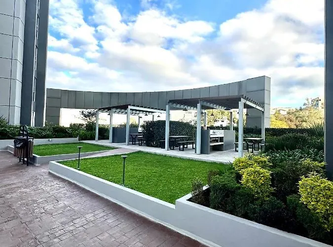 Entire Luxurious In Shopping Mall Apartment *