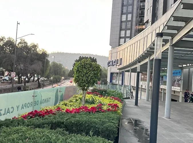 Entire Luxurious In Shopping Mall Apartment *
